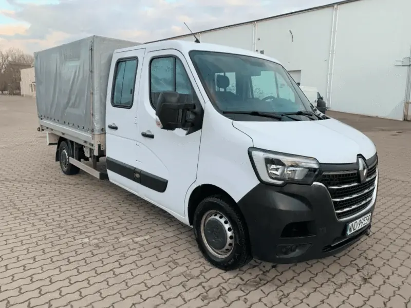 Renault Master 7-osobowa brygadówka + plandeka — bus z zabudową plandekową w wynajmie
